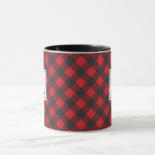 Monogram Christmas Red Black Buffalo Kariert Tasse (Zentrum)