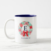 Monogram Christmas Red Bow Wreath Holiday Zweifarbige Tasse (Links)