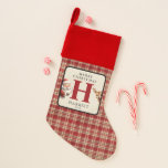 Monogram Christmas Santa Foto Weihnachtsstrumpf<br><div class="desc">Investieren Sie in mehr als nur die Dekoration dieser festlichen Saison mit unserem bezaubernden monogramm Weihnachtsweih-Strumpf. Sie sind mit einer nostalgischen Mischung aus kariertem Weihnachtsmann und seinen winzigen Rentieren gestaltet und bilden persönliche Elemente wie den Namen Ihres Kindes und das Foto Ihrer Familie. Diese Strümpfe, die Ihre Feierlichkeiten bereichern, werden...</div>