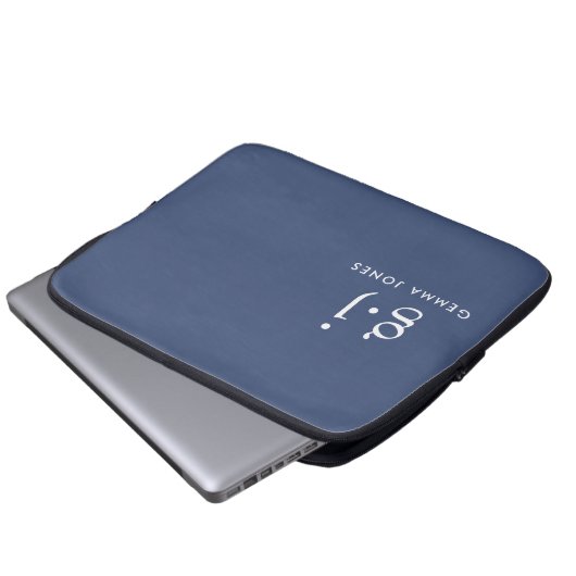 Monogram Classic Elegant Minimal Dusty Blue White Laptopschutzhülle (Vorne Knopf)