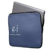 Monogram Classic Elegant Minimal Dusty Blue White Laptopschutzhülle (Vorderseite Links)