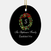 Monogram Classic Holly Wreath Custom Christmas Keramikornament (Rechts)