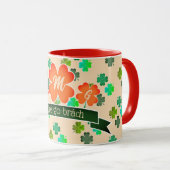 Monogram Clover Kleeblatt Pattern auf LICHT ORANGE Tasse (VorderseiteRechts)