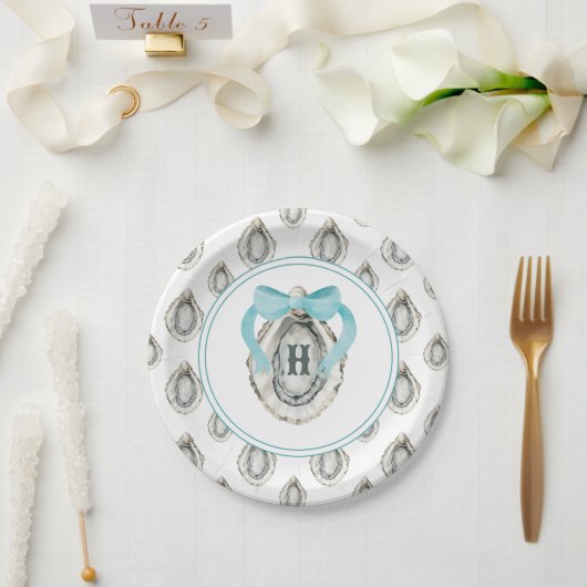 Monogram Coastal Blue Bow Oyster Pappteller (Hochzeit)