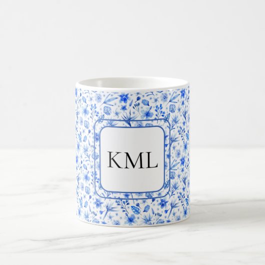 Monogram Cobalt Blue Flowers & Blätter Muster 11oz Kaffeetasse (Mittel)