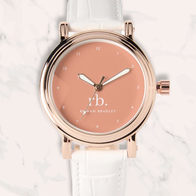Monogram Coral Peach Elegante Feminine Minimalisti Armbanduhr (Feminine stylish coral peach unique monogram watch.)