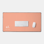 Monogram Coral Peach Elegante Feminine Minimalisti Schreibtischunterlage (Tastatur & Maus)