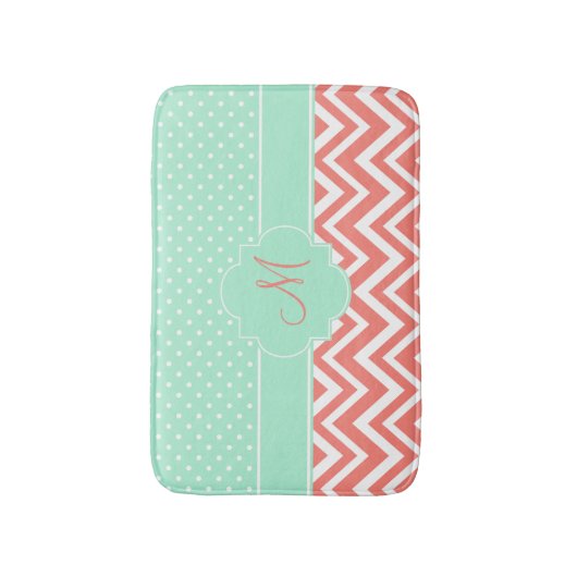 Monogram Coral Zickzack mit Mint Polka Dot Muster Badematte (Vorderseite Vertikal)