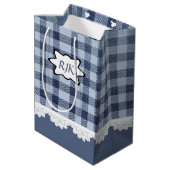 Monogram Country Blue Kariert Medium Geschenkbeute Mittlere Geschenktüte (Rückseite Schrägansicht)