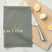 Monogram Couple Minimalist Olive Green Gold White Geschirrtuch (Viertel Falte)