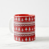 Monogram - Cranberry Red + White Nordic Fire Trees Zweifarbige Tasse (Vorderseite Links)