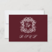Monogram Crest Elegant Burgundy Wedding RSVP Karte (Vorderseite)