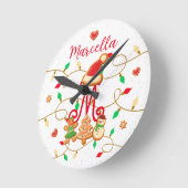 Monogram Custom Gingerbrett Red Runde Wanduhr (Winkel)