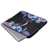 Monogram Dark Blue mit Lila und blauen Blumen Laptopschutzhülle (Vorne Knopf)