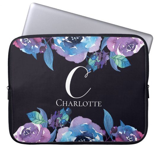 Monogram Dark Blue mit Lila und blauen Blumen Laptopschutzhülle (Vorderseite)