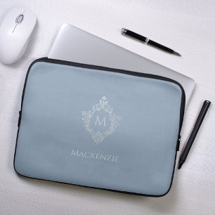 Monogram Dusty Blue Elegant Wappen Imitate Silbern Laptopschutzhülle