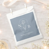 Monogram Dusty Blue Minimalistisch Modern Wedding Geschenktütchen (Ausgeschnitten)