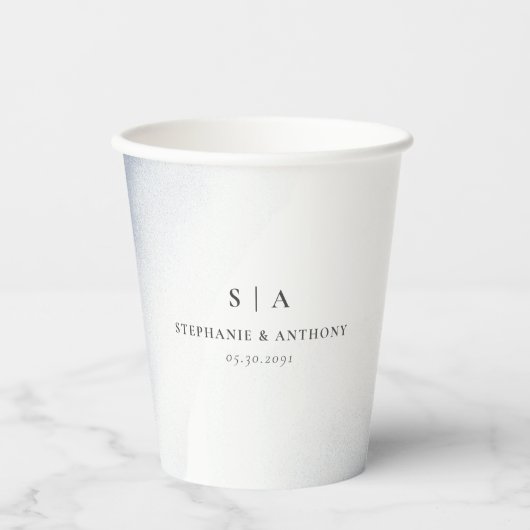 Monogram Dusty Blue Watercolor Wash Wedding Pappbecher (Vorderseite)