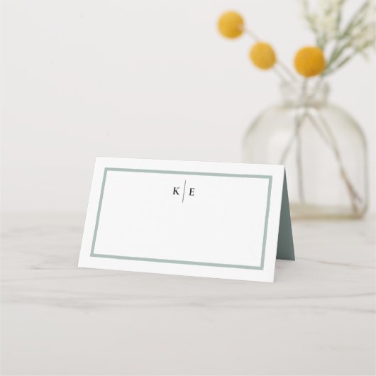 Monogram Dusty Green Table Platzkarte (Vorderseite)