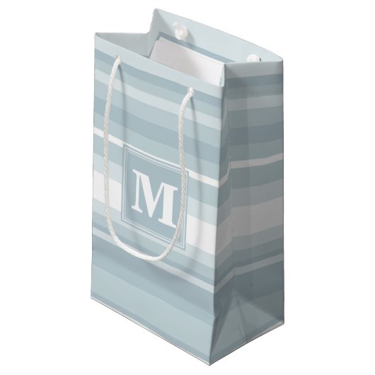 Monogram Eisblauer Streifen Kleine Geschenktüte (Vorderseite Schrägansicht)