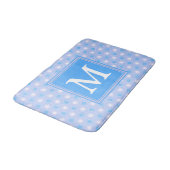 Monogram Electric Blue Circles pattern Badematte (Schrägansicht)