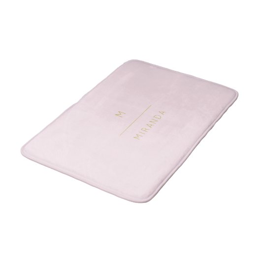 Monogram Elegant Blush Pink Minimalistische Klasse Badematte (Schrägansicht)