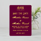 Monogram Elegant Burgundy & Gold Save the Date Folieneinladung (Stehend vorne)