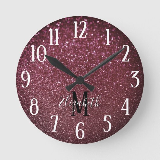 Monogram Elegant Burgundy Imitats Bokeh Glitzer Runde Wanduhr (Vorderseite)