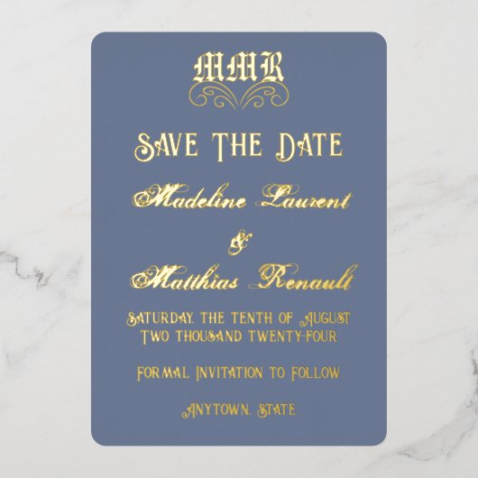 Monogram Elegant Dusty Blue & Gold Save the Date Folieneinladung (Vorderseite)