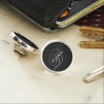 Monogram-Elegant für benutzerdefinierten Trauzeuge Anstecknadel<br><div class="desc">Machen Sie Ihre eigenen Laptop-Buttone. Personalisieren Sie dieses Design mit Ihrem eigenen Text. Sie können dieses Design weiter anpassen,  indem Sie den Link "Weitere Anpassung" auswählen,  falls gewünscht.</div>