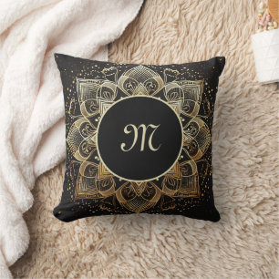 Monogram Elegant Gold Mandala auf Black Kissen