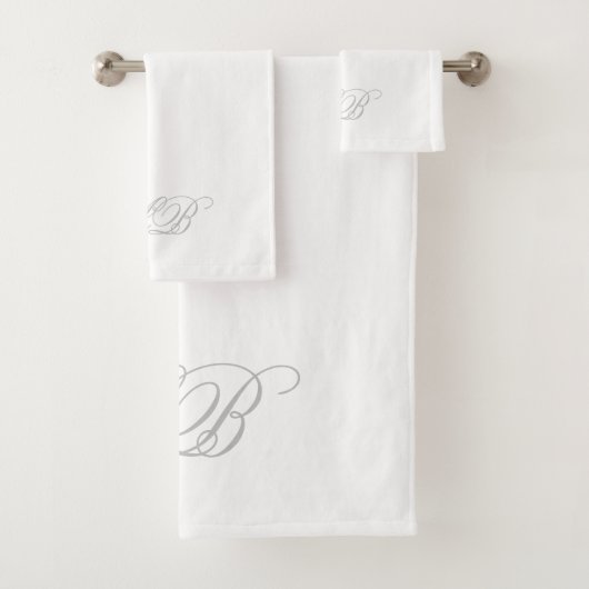 Monogram Elegant Gray Initials White Badhandtuch Set (Insitu)