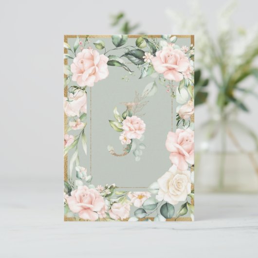 Monogram Elegant Green Floral Rose Letter J Dankeskarte (Stehend Vorderseite)