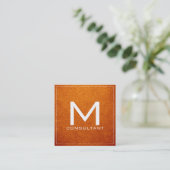 Monogram Elegant Modernes Amber Leather Quadratische Visitenkarte (Stehend Vorderseite)