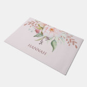 Monogram Elegant Rose and Peony Floral Fußmatte (Schrägansicht)