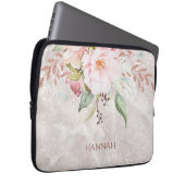 Monogram Elegant Rose and Peony Floral Laptopschutzhülle (Vorne Rechts)