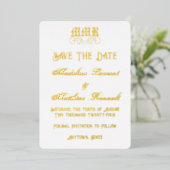 Monogram Eleganwhite and Gold Save the Date Folieneinladung (Stehend vorne)