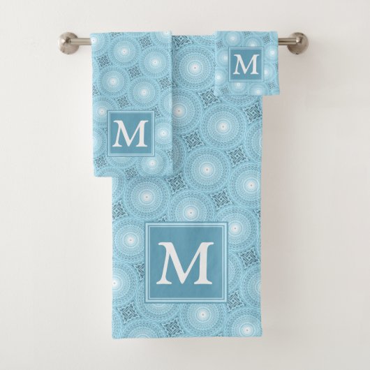 Monogram Engelblau-Kreismuster Badhandtuch Set (Insitu)