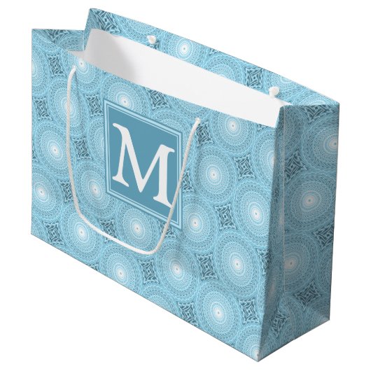 Monogram Engelblau-Kreismuster Große Geschenktüte (Vorderseite Schrägansicht)