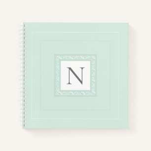 Monogram, erstes, pastellgrünes DamasenNotebook Notizblock