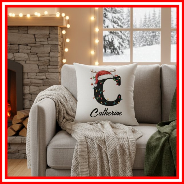 Monogram Family Christmas Antlers Weihnachtsmannmü Kissen (Von Creator hochgeladen)