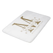 Monogram Family Elegant White and Gold Class Badematte (Schrägansicht)