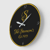 Monogram Family Extravagant Script Gold und Black Große Wanduhr (Winkel)