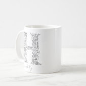 Monogram floral Botanischer Schwarz-weißer Letter Kaffeetasse (Vorderseite Links)