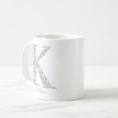 Monogram floral Botanischer Schwarz-weißer Letter Kaffeetasse (Vorderseite Links)