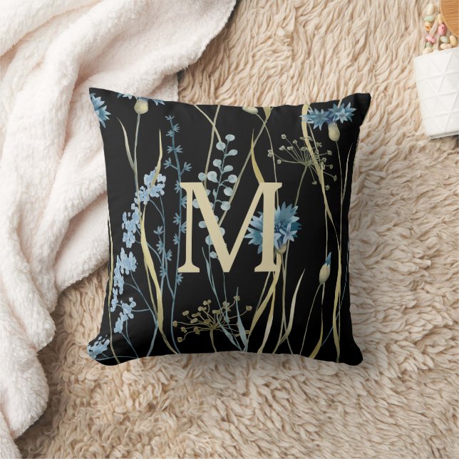 Monogram Floral Light Blue & Gold auf Black Kissen (Decke)