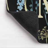 Monogram Floral Light Blue & Gold auf Black Mousepad (Ecke)