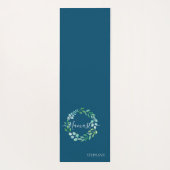 Monogram Floral Wreath Navy Blue Yogamatte (Rückseite)