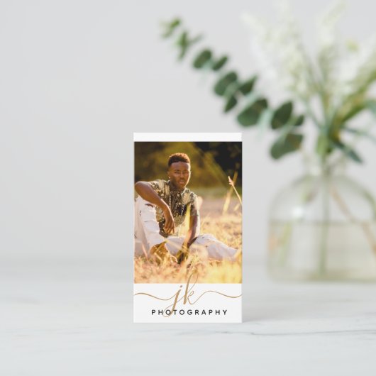 Monogram Fotograf für moderne Skriptinitials Visitenkarte (Stehend Vorderseite)