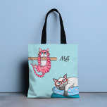 Monogram Funny Whimsisical Cats Trendy Modern Tasche<br><div class="desc">Dieses moderne Design verfügt über zwei skurrile Katzen mit einem personalisierten Monogramm #Tasche #Tasche #bags #monogram #personalisiertes Geschenk</div>